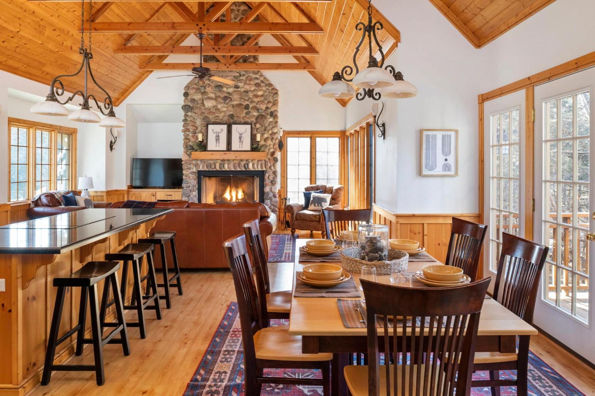 The Lodge, 'North Woods' Style, Boutique Galena Getaway! 외부 사진